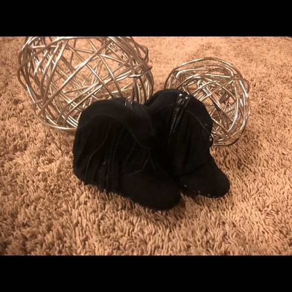 Black fringe infant boots - Picture 1 of 2